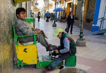 Shoe shine guy